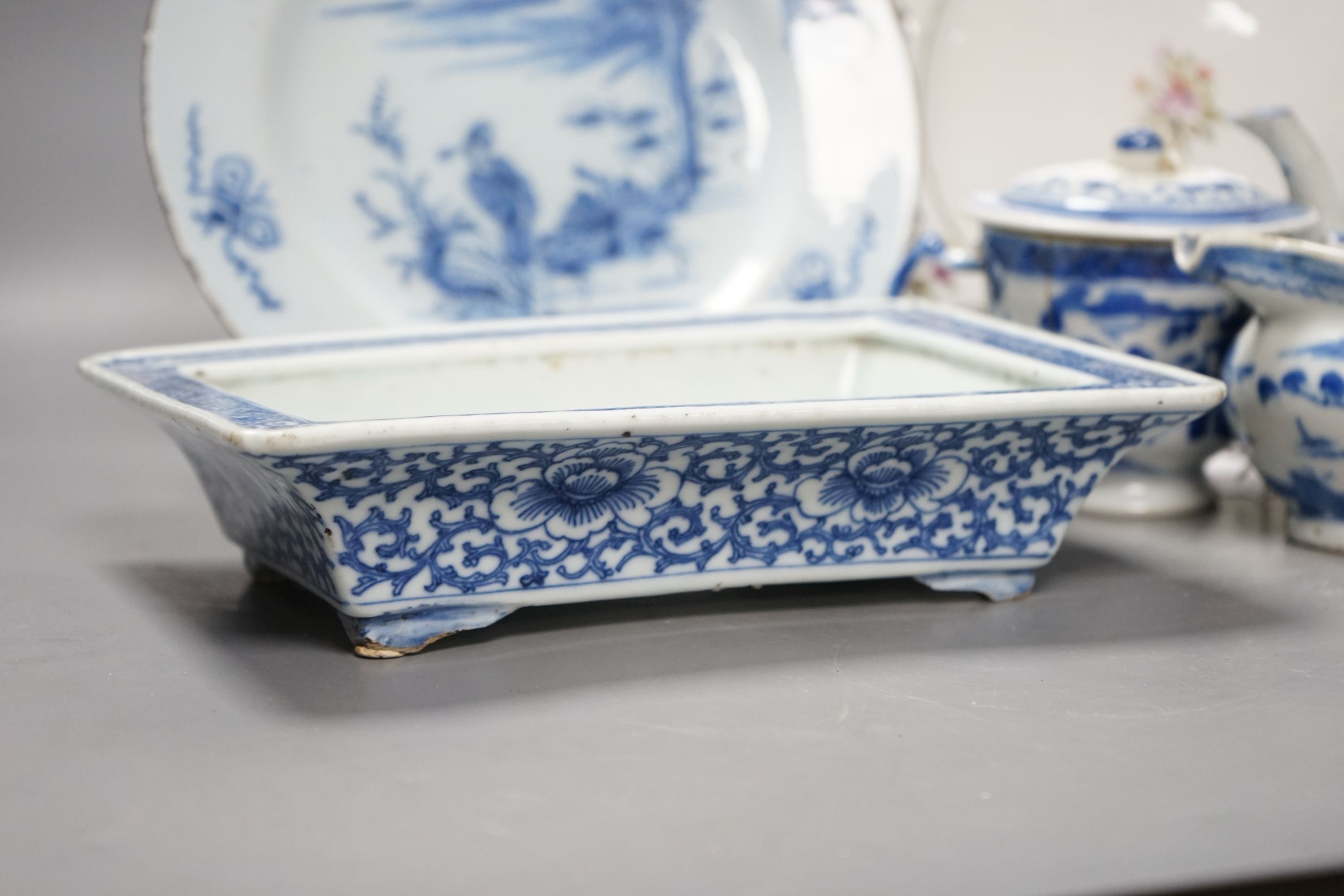 A Chinese blue and white bulb dish and a three piece teaset, a Delft plate and an English porcelain plate, 18th/19th century 23cm